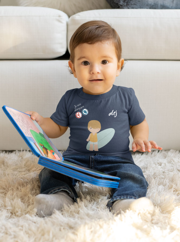 Bebe Avec Des Allergies Alimentaires Portant Un T Shirt Alrj De Prevention HtCt8NXk0X